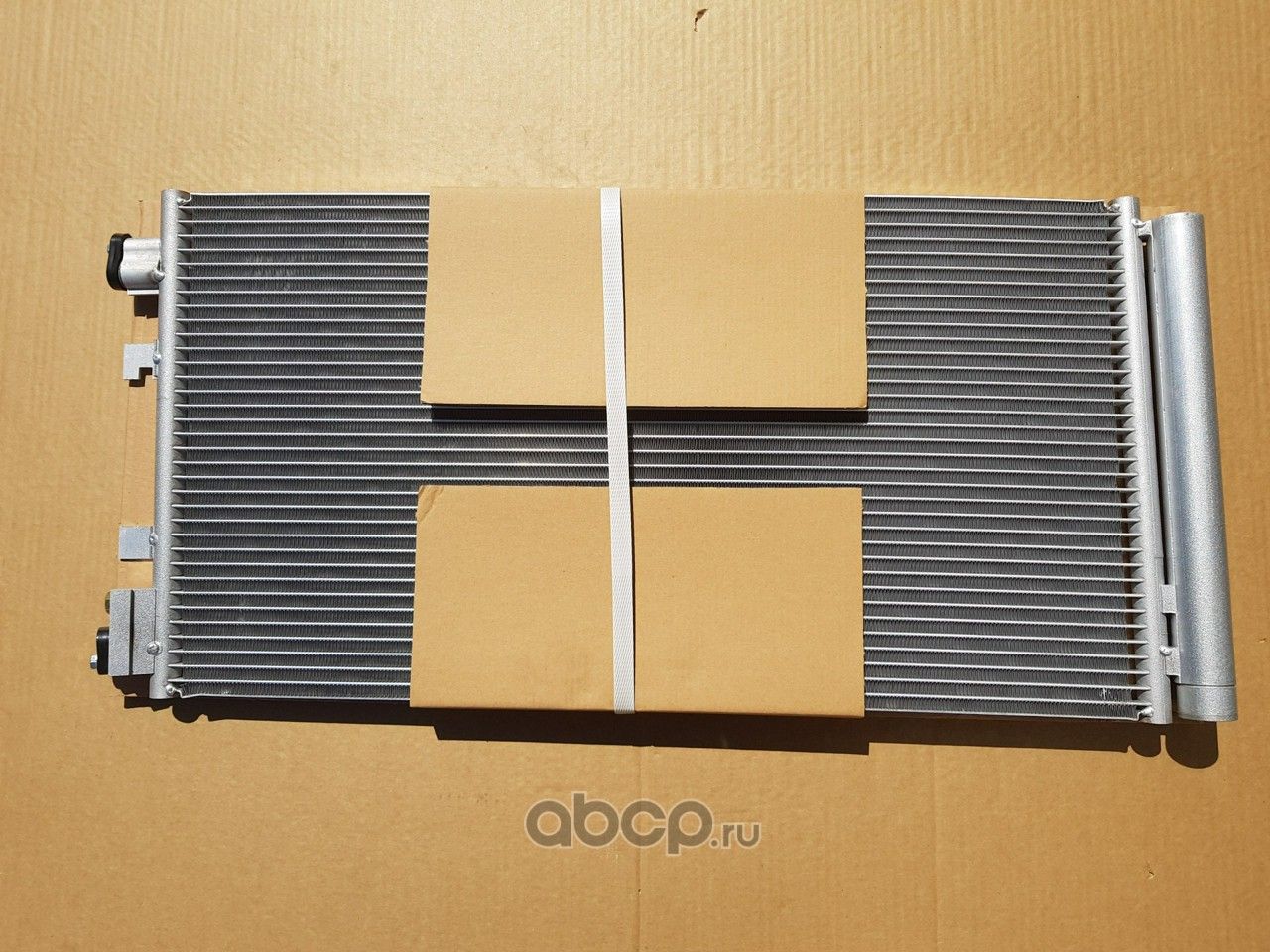 Радиатор кондиционера (конденсатор) Renault. Артикул 921009956R