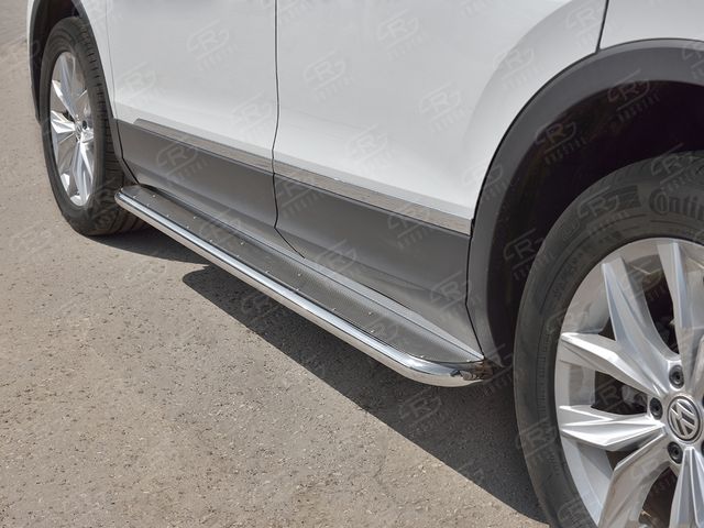 Защита порогов RusStal труба d42 с листом (Лист нерж, проф. нерж) (Вариант 3) для Volkswagen Tiguan II рестайлинг 2020-2026 (кроме R-Line). Артикул VGL-0035773