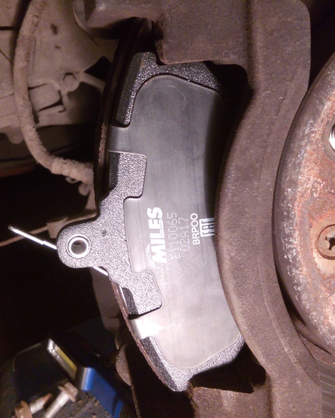 Тормозные колодки Miles (Semi-Metallic). Артикул E110065