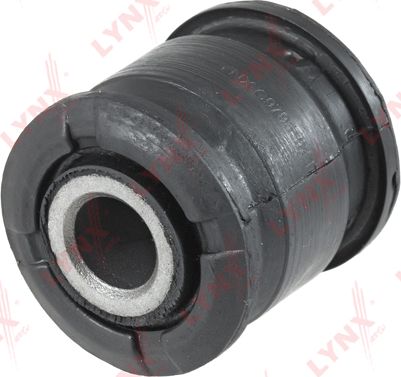 Сайлентблок переднего рычага подвески LYNXauto. Артикул C9795