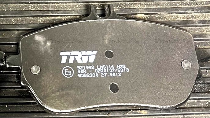 Тормозные колодки TRW. Артикул GDB2330