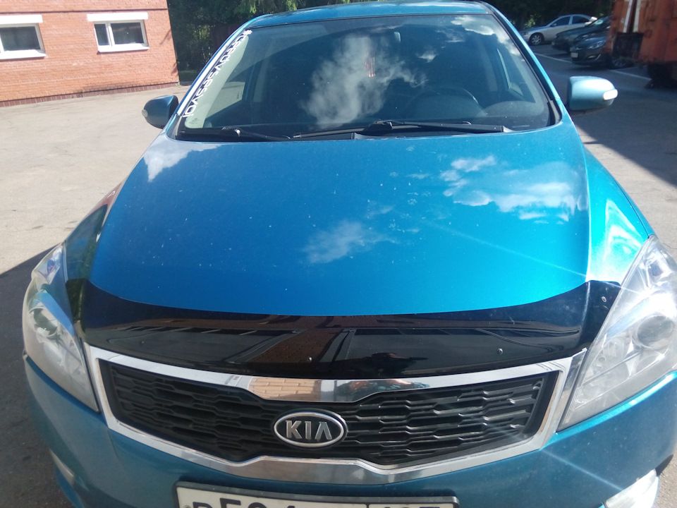 Дефлектор SIM для капота Kia Ceed I рестайлинг 2010-2012. Артикул SKICEE1012