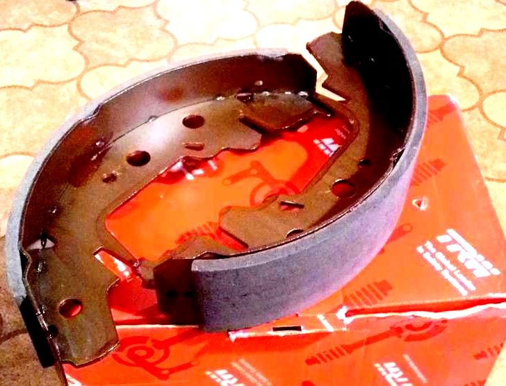 Тормозные колодки TRW. Артикул GS8643