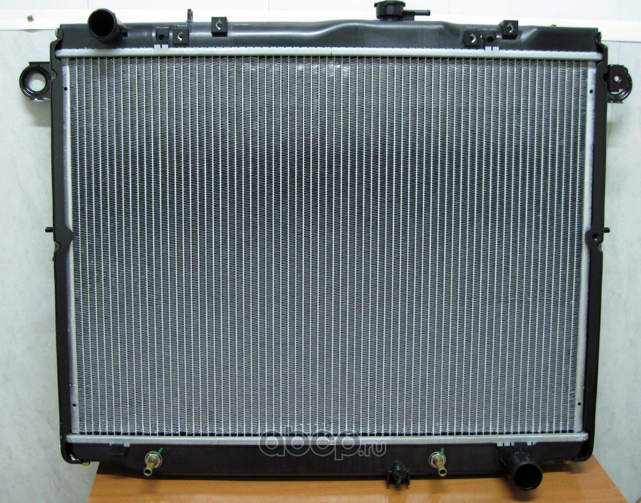 Радиатор охлаждения двигателя Toyota. Артикул 1640050360