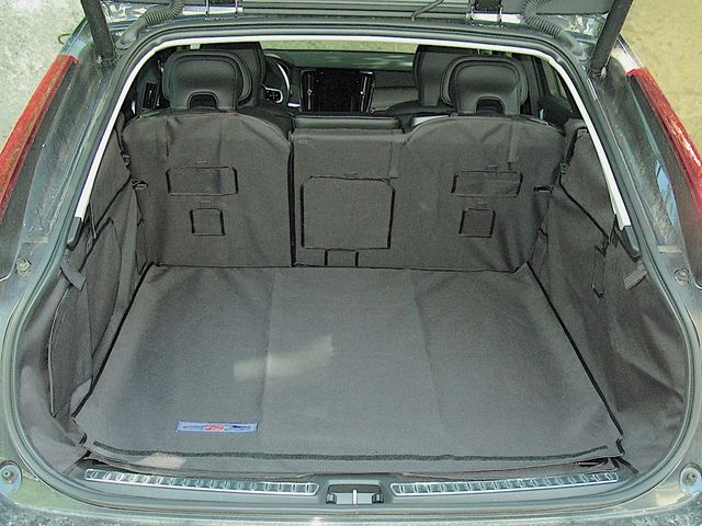 Защитный чехол AUTOSMSTUDIO "Maxi" в багажник автомобиля для Volvo V90 Cross Country 2016-2026, серый. Артикул TP-V90V8-MAXI-GR