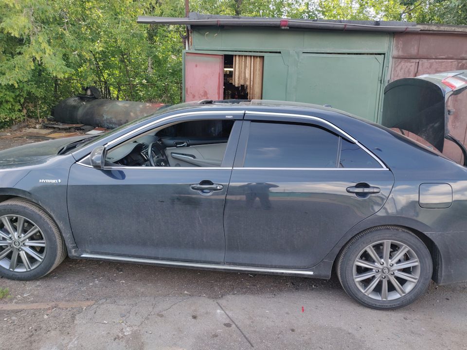 Дефлекторы V-Star для окон (с хром. молдингом) Toyota Camry 50, 55 (V50, V55, XV50, XV55) 2011-2026. Артикул CHR10677