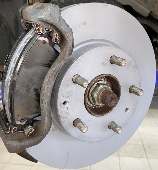 Тормозной диск Zimmermann Coat Z передний для Mazda 3 III (BM) 2013-2018. Артикул 370.3053.20