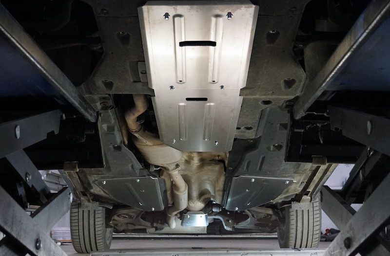 Защита алюминиевая ТСС (4 мм) для картера, КПП, бака и заднего редуктора Genesis GV80 2020-2026. Артикул ZKTCC00517K