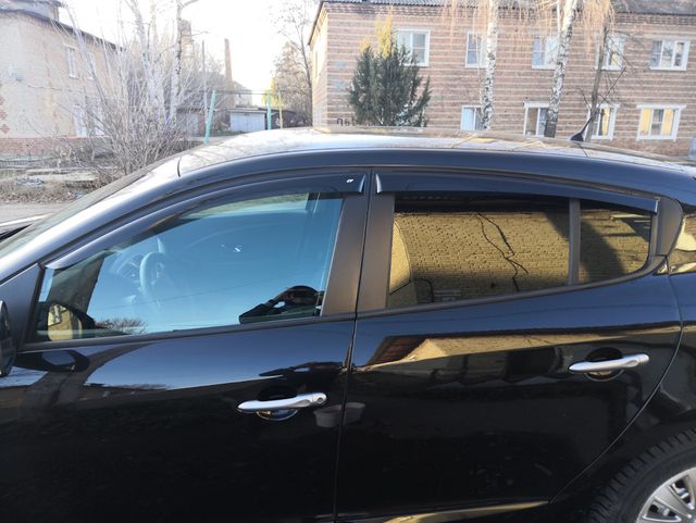 Дефлекторы Cobra Tuning для окон Renault Megane III хэтчбек 5-дв. 2008-2014. Артикул R11608