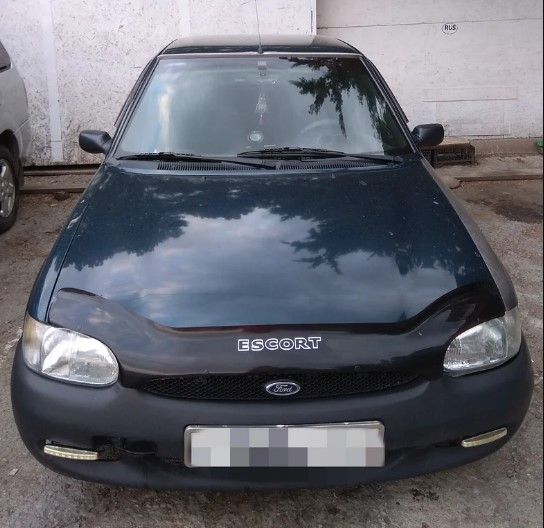 Дефлектор VT52 для капота Ford Escort 1995-2000. Артикул FR22VT