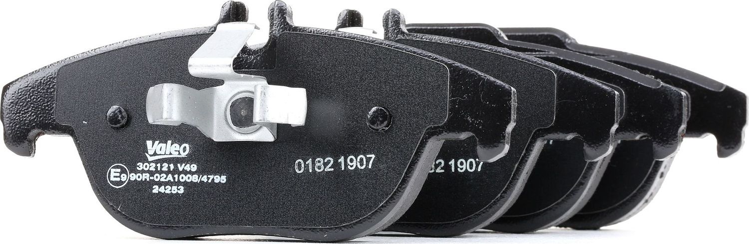 Тормозные колодки Valeo First. Артикул 302121