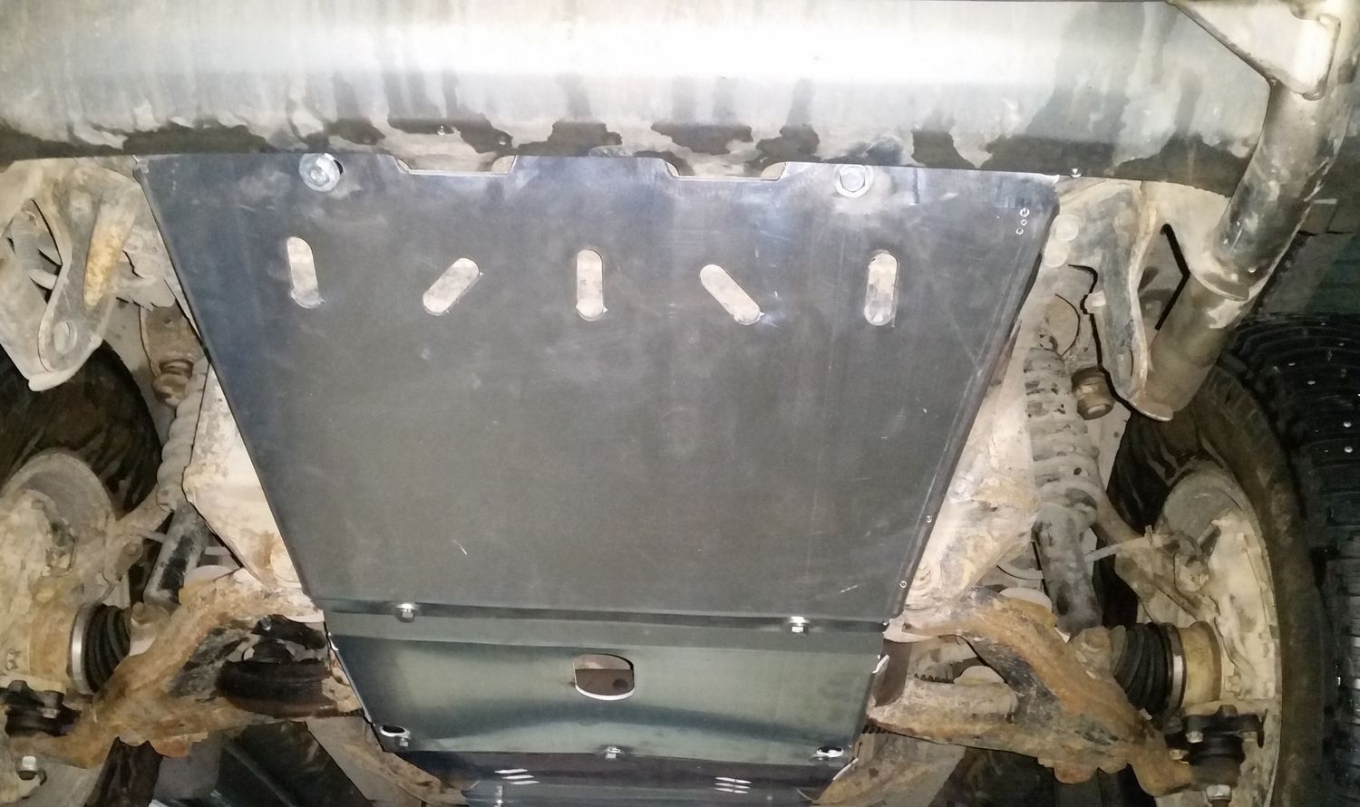 Защита алюминиевая Alfeco для радиатора и картера Toyota Hilux Surf N180 1996-2002. Артикул ALF.24.109al