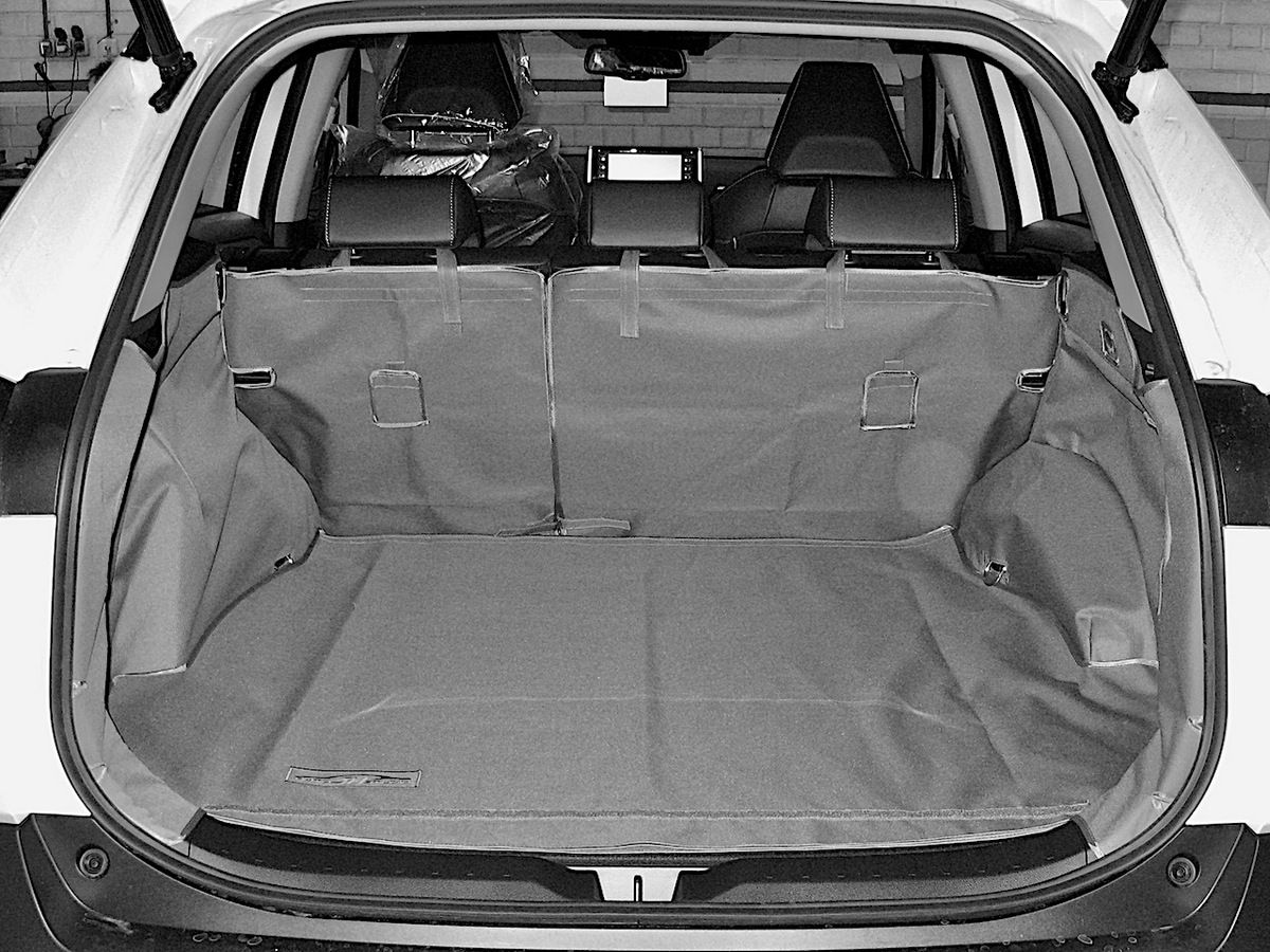 Защитный чехол AUTOSMSTUDIO "Maxi" в багажник автомобиля для Toyota RAV4 V ХА50 2019-2026, черный. Артикул TP-RAV4(XA50)-MAXI-BL