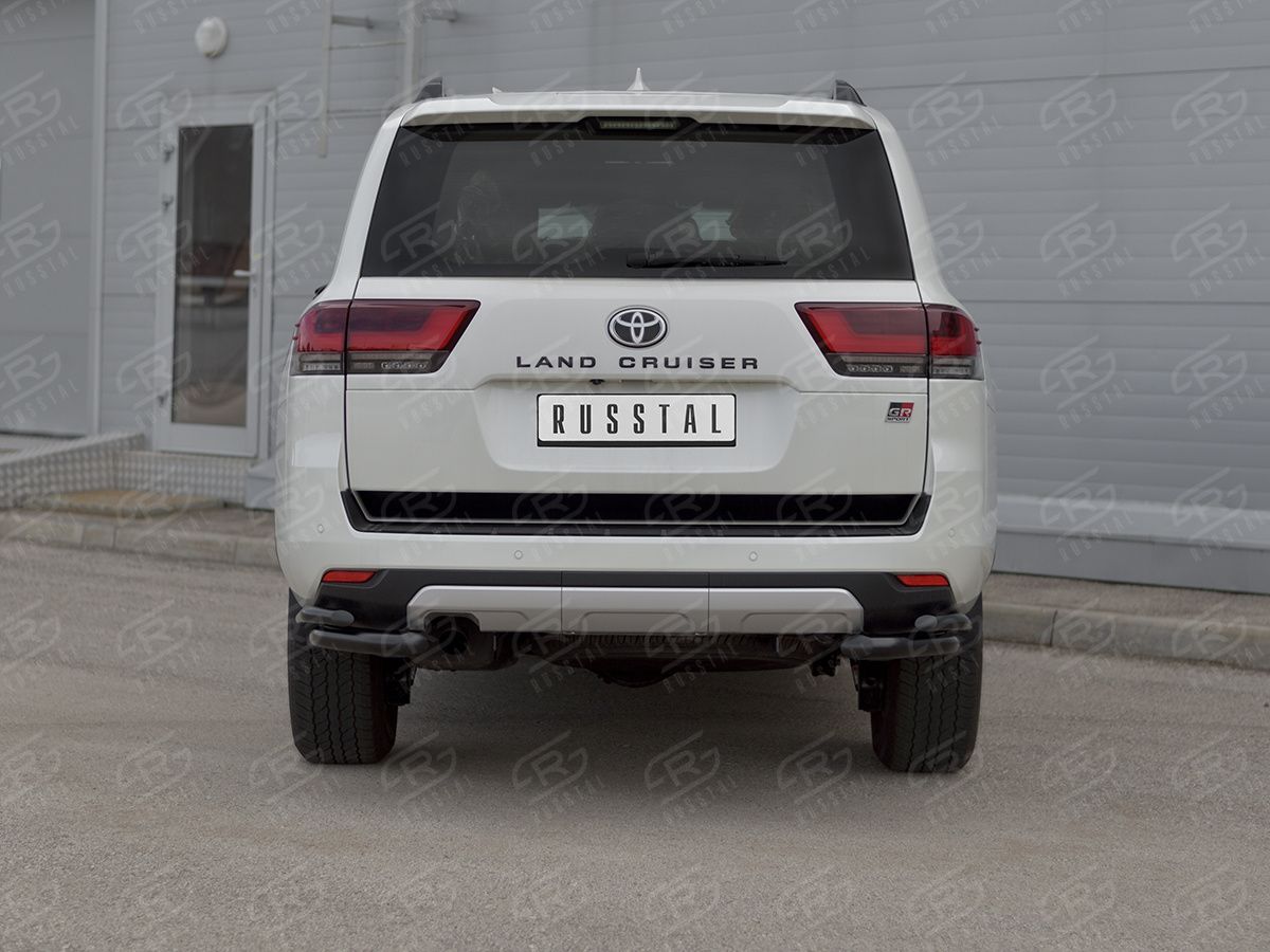 Защита RusStal заднего бампера уголки d63секции-d42секции для Toyota Land Cruiser 300 GR Sport 2021-2026 Черная. Артикул TLCZ-003979CH