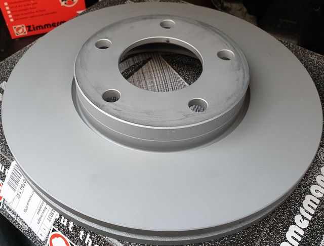 Тормозной диск Zimmermann Coat Z передний для Mazda 3 I (BK) 2003-2009. Артикул 370.3076.20