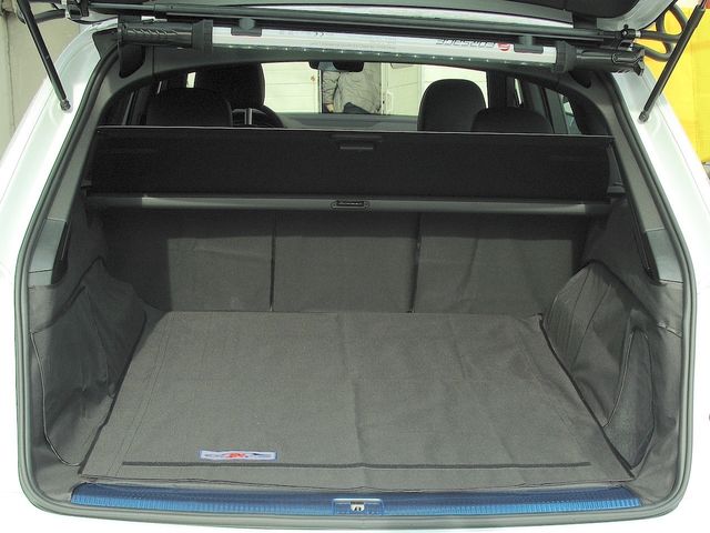 Защитный чехол AUTOSMSTUDIO "Maxi" в багажник автомобиля для Audi Q7 II 2015-2026, бежевый. Артикул TP-Q7-II-MAXI-BG