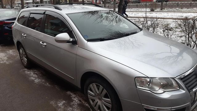 Дефлекторы Cobra Tuning для окон Volkswagen Passat B6 универсал (хром. молдинг) 2005-2010. Артикул V22505CR
