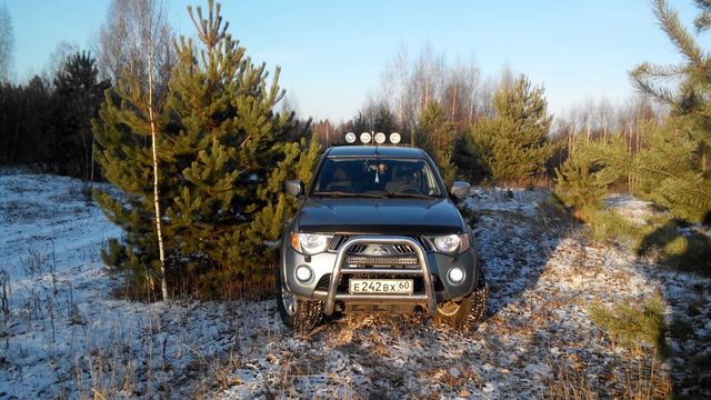 Дефлектор SIM для капота Mitsubishi Pajero Sport II 2008-2016. Артикул SMIL2000612