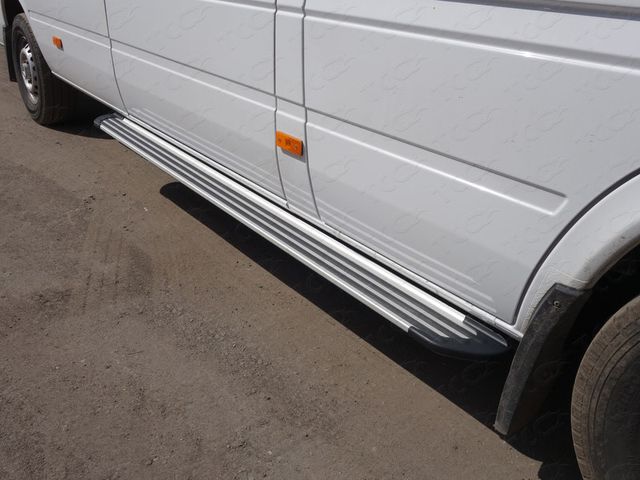 Пороги алюминиевые ТСС Slim Line Silver 2220 мм для Mercedes-Benz Sprinter Classic W905 2014-2026. Артикул MERSPR14-07S