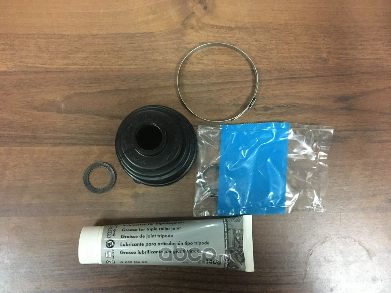 Пыльник шруса VAG. Артикул 4E0498201