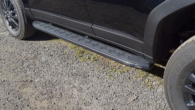 Пороги алюминиевые ТСС с пластиковой накладкой 1720 мм для Toyota Land Cruiser Prado 250 2023-2026 Карбон серебро. Артикул TOYLC25024-08BL