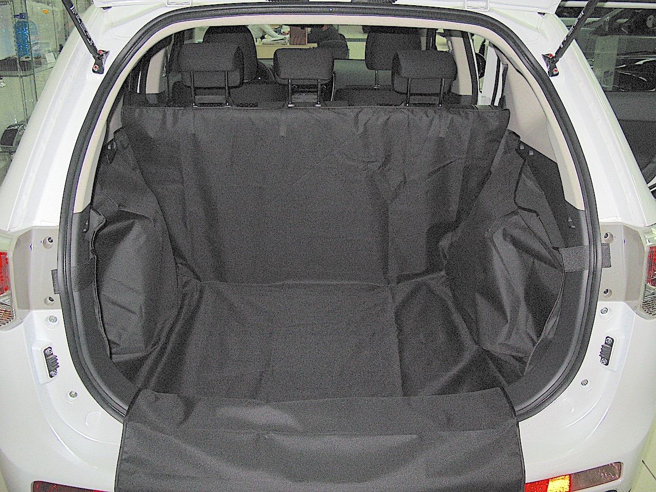 Защитный чехол AUTOSMSTUDIO "Standart" в багажник автомобиля для Mitsubishi Outlander III (без органайзера) 2012-2026, черный. Артикул TP-M8OUTL-STD-BL