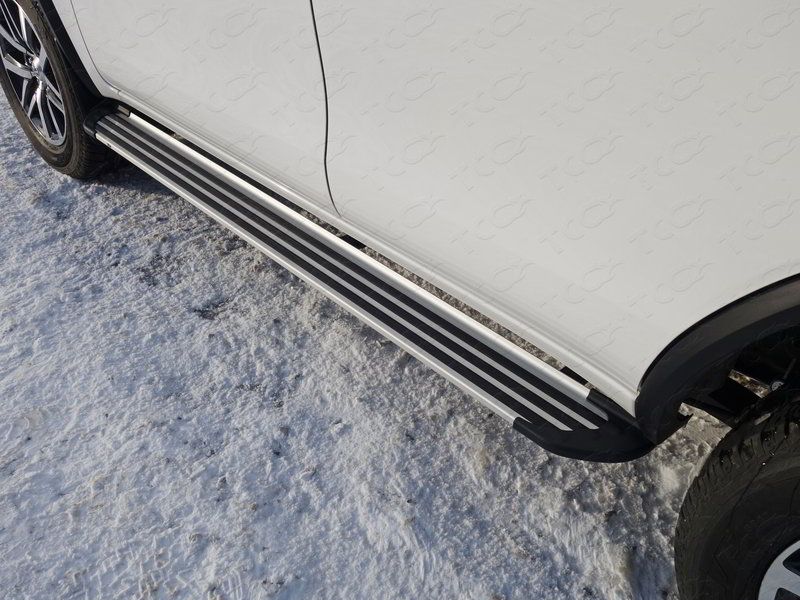 Пороги алюминиевые ТСС Slim Line Silver 1820 мм для Toyota Fortuner II 2015-2026. Артикул TOYFORT17-31S