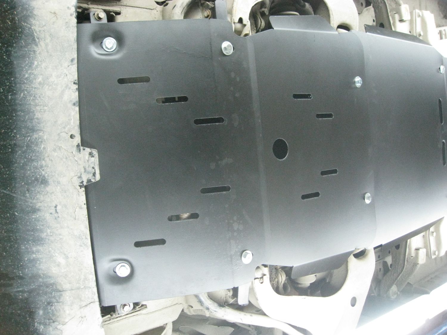 Защита алюминиевая Alfeco для картера и радиатора Mitsubishi Pajero Sport I 2000-2004. Артикул ALF.14.36 AL4