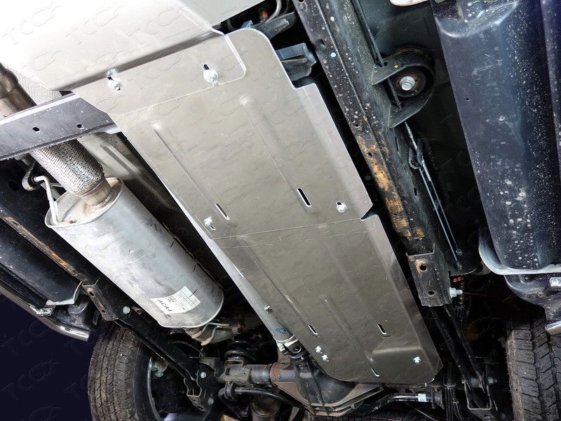 Защита алюминиевая ТСС (4 мм) для бака Cadillac Escalade IV 2014-2020. Артикул ZKTCC00196