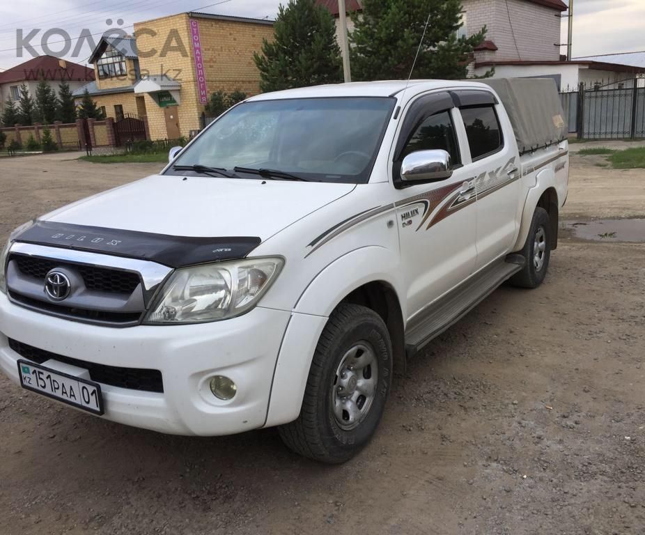 Дефлектор Vip-Tuning для капота Toyota Hilux VII 2005-2011. Артикул TYA63
