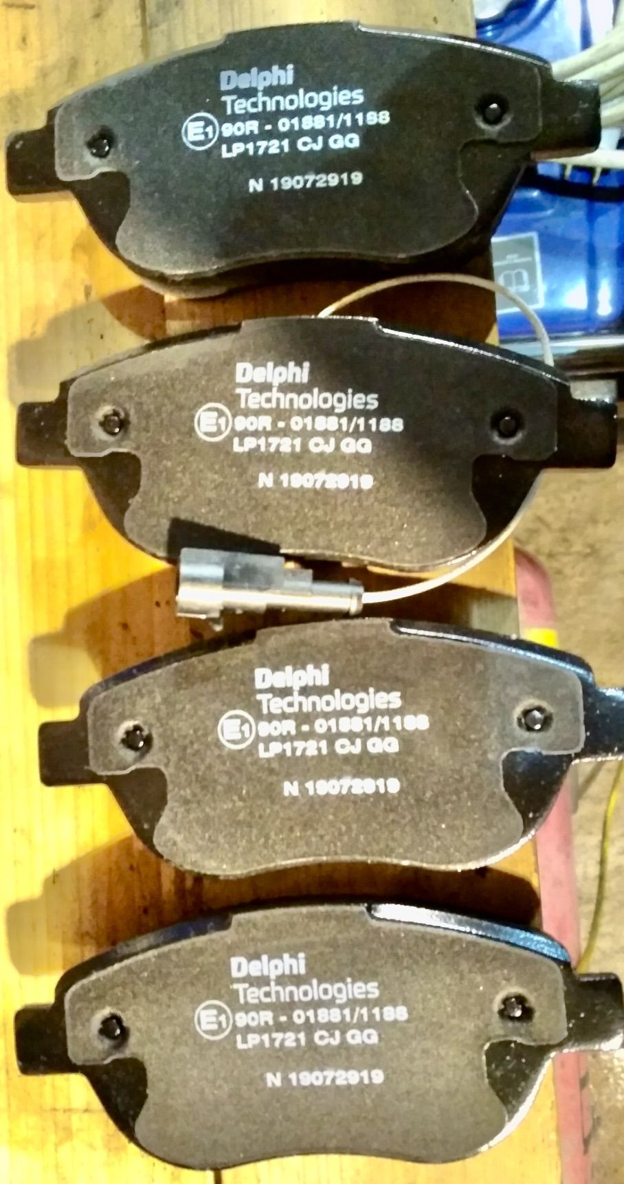 Тормозные колодки Delphi (Low-Metallic) передние для Fiat Doblo I 2005-2015. Артикул LP1721
