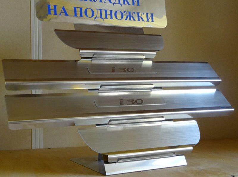Накладки Alu-Frost на внутренние пороги (с надписью) для Hyundai i30 II 2012-2015. Артикул 08-0683