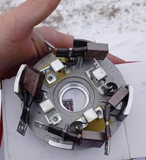 Узел щеточный для лебедки Runva EWN12000U. Артикул BHAN12000