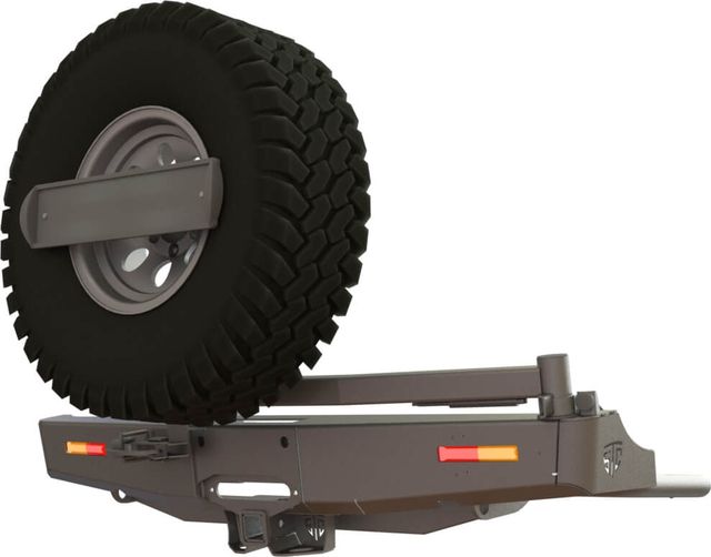 Бампер силовой STC задний для Mitsubishi L200 IV 2006-2015 с квадратом под фаркоп, площадкой под лебедку, кронштейном крепления запасного колеса по центру, кронштейном крепления гос номера и дублирующими фонарями. Артикул STC-ML200/06-BR-W-C1-L1