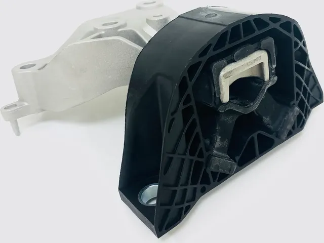 Опора двигателя (Ukorauto). Артикул U0615035