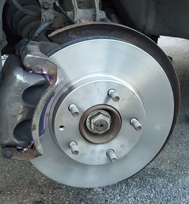 Тормозной диск Miles передний для Mazda MPV II (LW) 1999-2006. Артикул K000165