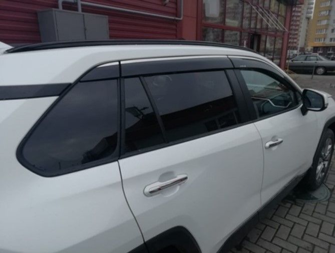 Дефлекторы Alvi-Style для окон (с нерж. молдингом, с надписью RAV4) оригинал Toyota RAV4 V 2019-2026. Артикул ORG-011