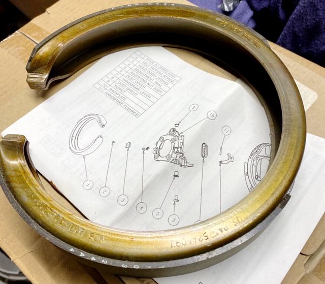 Тормозные колодки (стояночная тормозная система) General Motors. Артикул 88935747