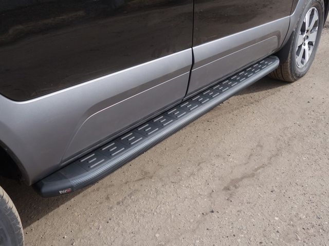 Пороги алюминиевые ТСС с пластиковой накладкой 1920 мм для Kia Mohave I рестайлинг 2 2020-2026 Карбон черные. Артикул KIAMOH20-08BL