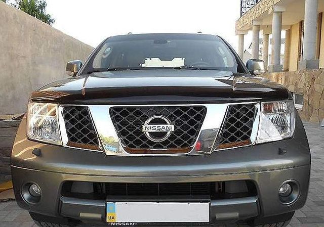 Дефлектор SIM капота Nissan Navara D40 2010-2026. Артикул SNIPAT1012