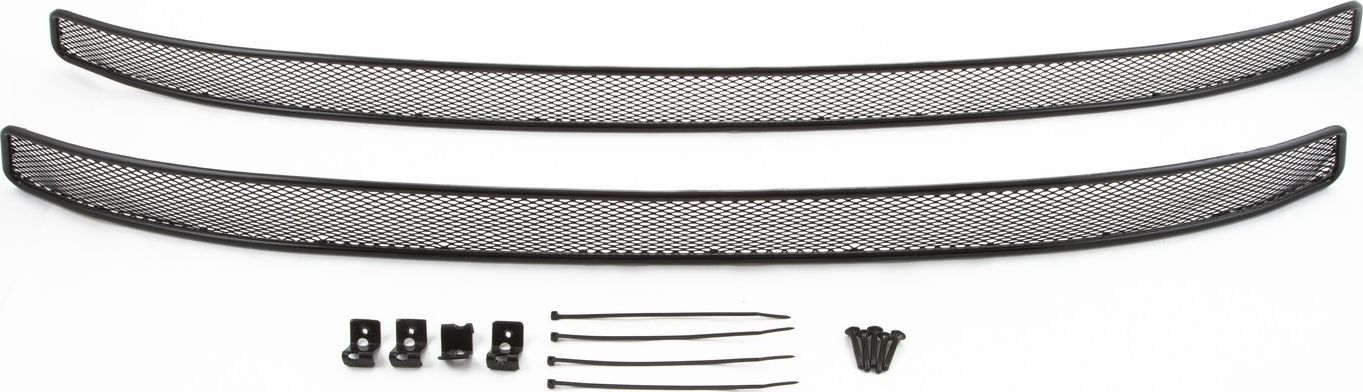 Сетка Arbori на решётку бампера, черная 10 мм с противотуманными фонарями для SKODA Rapid 2014-2026. Артикул 01-471214-101