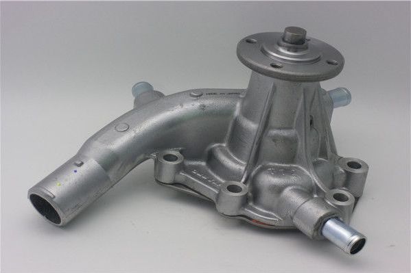 Помпа (водяной насос) GMB для Toyota Land Cruiser 60 1984-1992. Артикул GWT-73A