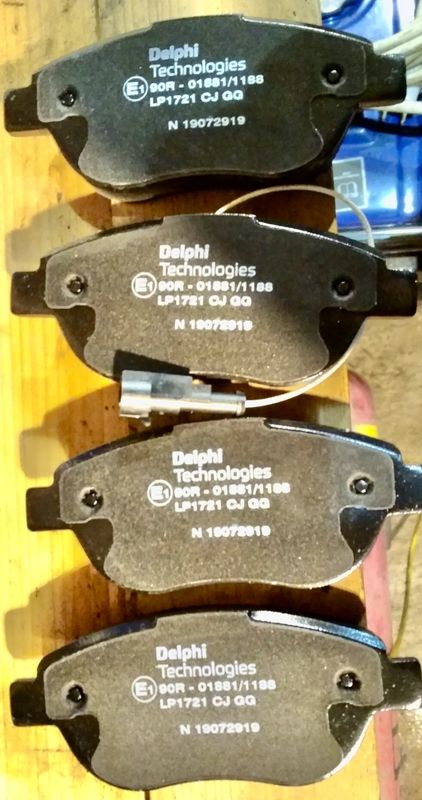 Тормозные колодки Delphi (Low-Metallic) передние для Fiat Doblo II 2010-2026. Артикул LP1721