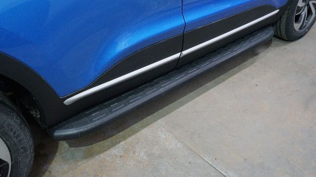 Пороги алюминиевые ТСС с пластиковой накладкой 1720 мм для Kaiyi X3 Pro 2023-2026 Карбон черные. Артикул KAIX3P23-03BL