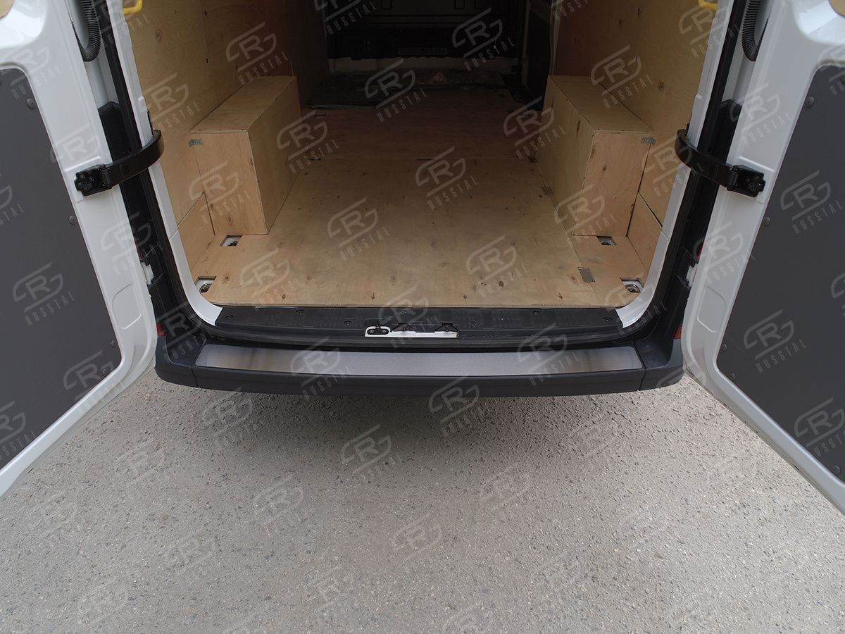 Накладка RusStal на задний бампер (лист нерж., шлифованный) для Volkswagen Crafter 2017-2026. Артикул VWCRN-003459