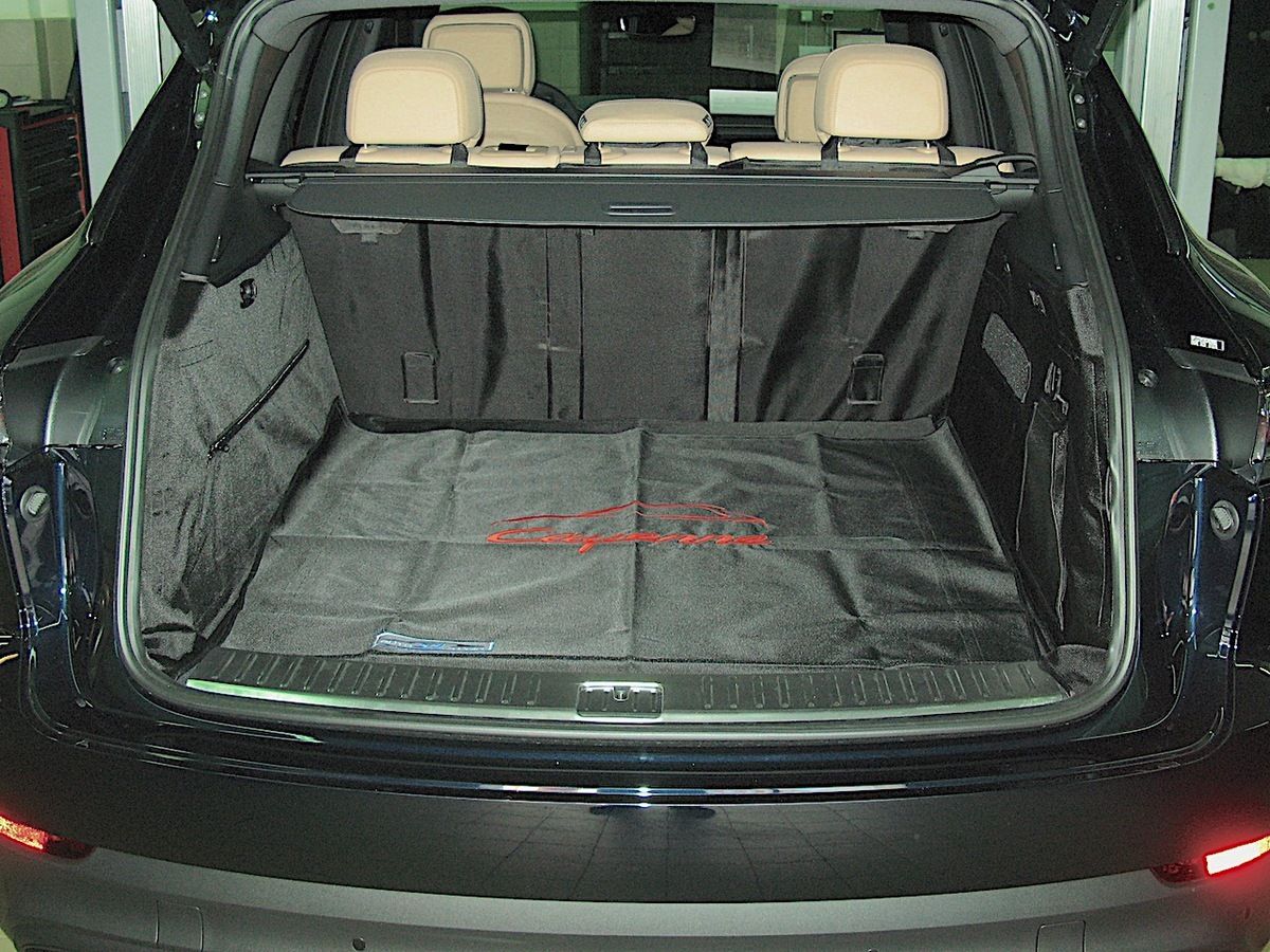 Защитный чехол AUTOSMSTUDIO "Maxi" в багажник автомобиля для Porsche Cayenne III 2017-2026, серый. Артикул TP-PCN-III-MAXI-CH-GR