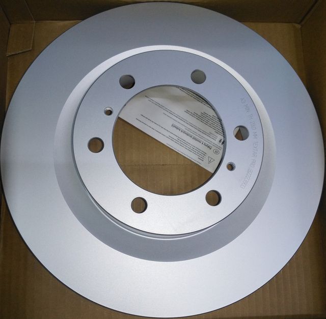 Тормозной диск Textar Pro передний для Toyota Land Cruiser Prado 150 2009-2026. Артикул 92223903