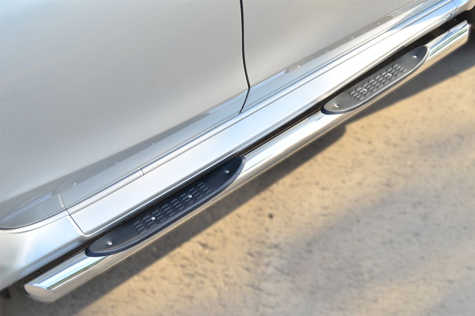 Защита порогов RusStal труба d76 с накладкой (вариант 1) для Nissan Terrano III 2014-2026. Артикул NTRT-001790