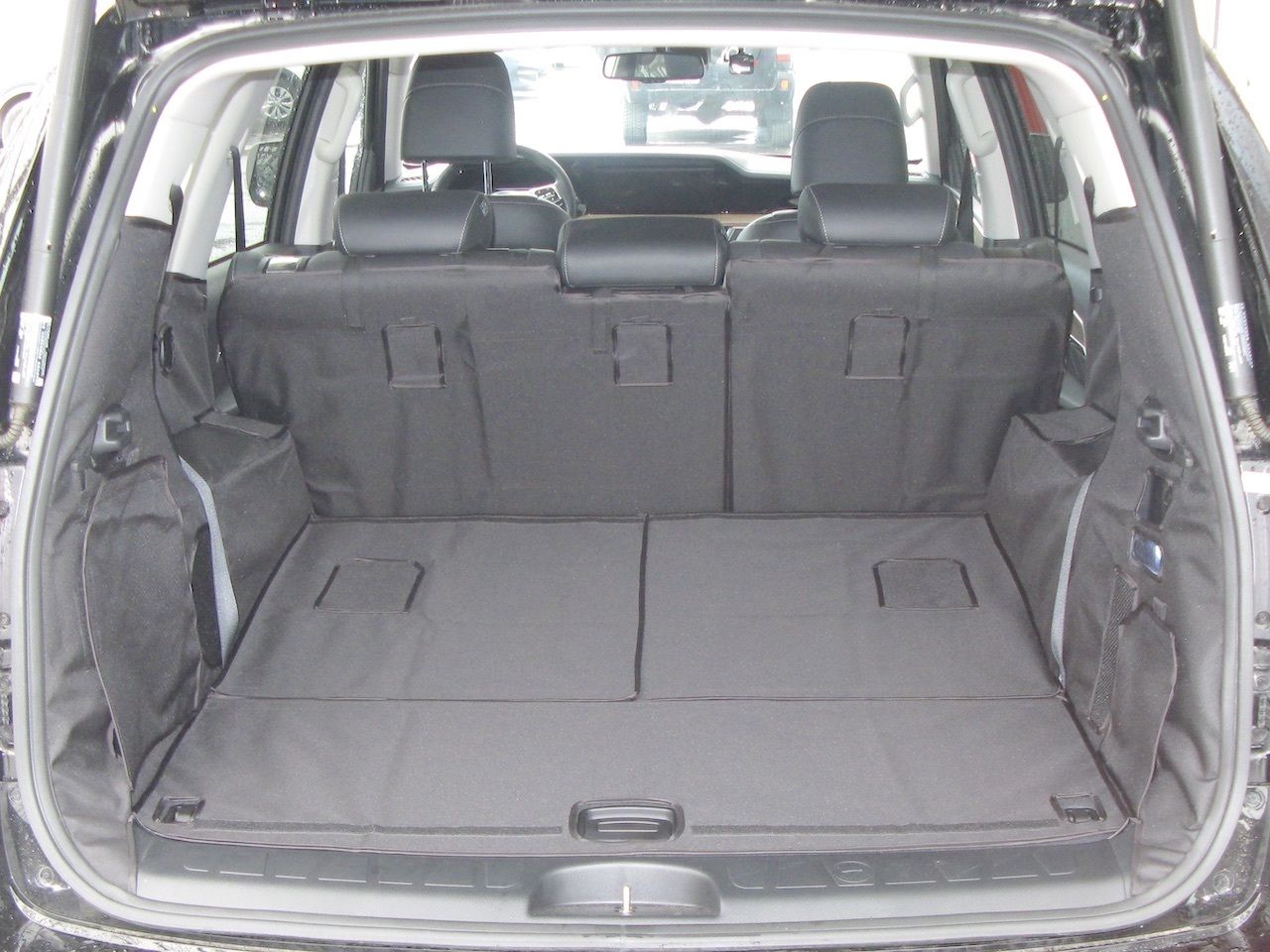 Защитный чехол AUTOSMSTUDIO "Maxi" в багажник автомобиля для Kia Mohave II рестайлинг  09.2019-2026, серый. Артикул TP-KMOH-HM2-MAXI-GR