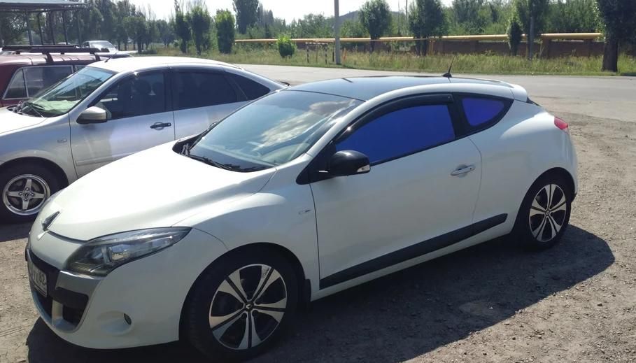 Дефлекторы Cobra Tuning для окон Renault Megane III купе 2008-2014. Артикул R12108